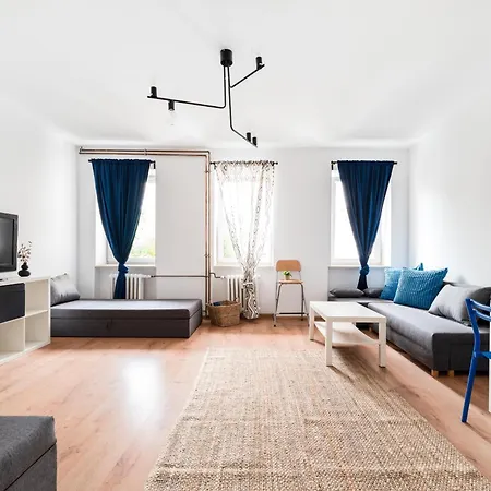 Kosciuszki Square Retreat, Fiesta ! Apartment *